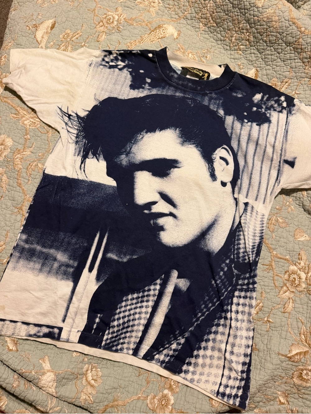 RARE 🔥 Elvis Presley’s Graceland True Vintage All Over Print Tee